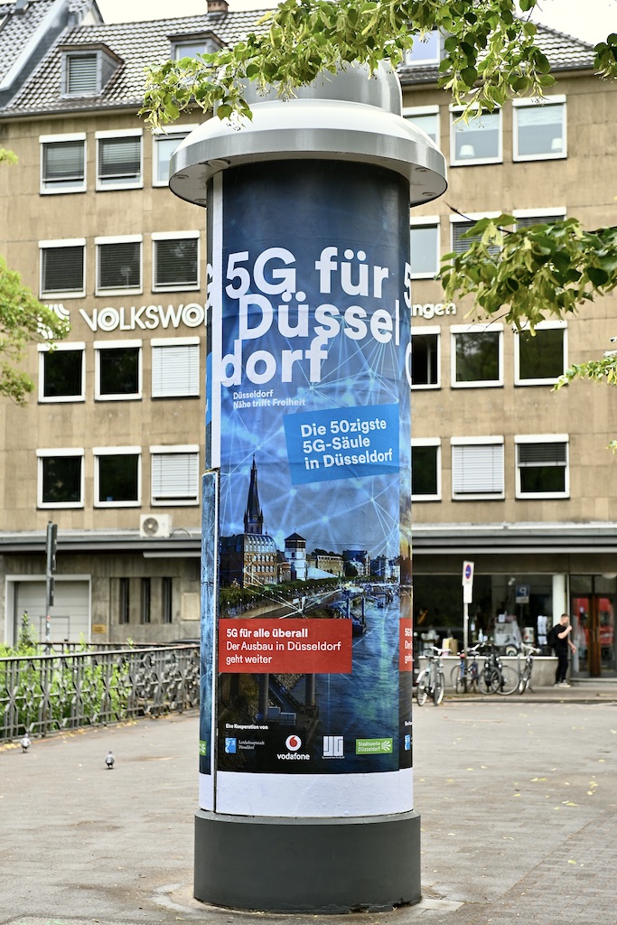 Die 5G-Litfaßsäulen in Düsseldorf sind mit ihrer technischen Ausstattung weltweit die ersten ihrer Art. Foto: LOKALBÜRO
