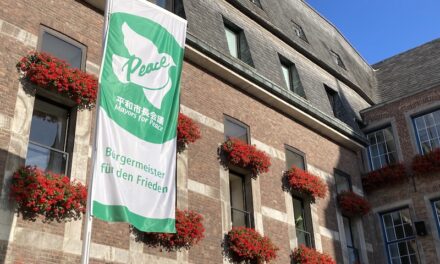 Düsseldorf zeigt wieder Flagge gegen Atomwaffen