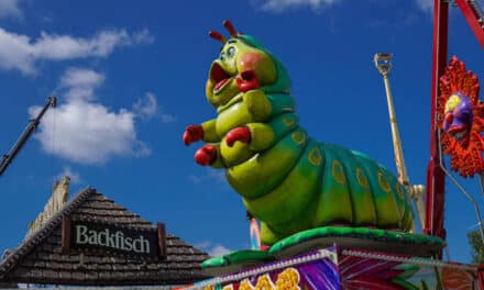 Aufbau zur Rheinkirmes läuft planmäßig