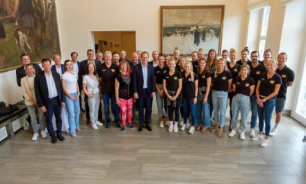 OB Keller empfängt deutsche Volleyball-Frauen im Rathaus
