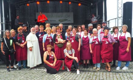 Essen für Arme und Reiche auf dem Burgplatz