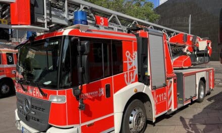 Feuerwehr löscht Küchenbrand
