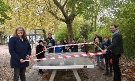 Neue Tischtennisplatte für den Spielplatz am Rochusmarkt