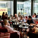11 Kaffee-Klatsch im Mutter EY Kunst-Kaffee