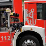 Dachstuhlbrand — Feuerwehr verhindert Brandausbreitung, keine Verletzten
