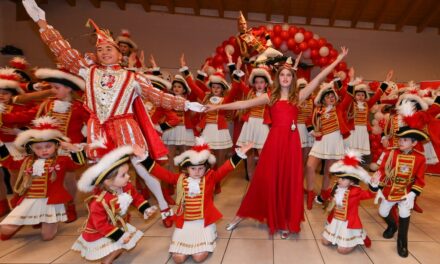 “Krönung des Kinderprinzenpaares der Prinzengarde Rot-Weiß: Ein Glanzpunkt im Schützenhaus Eller”