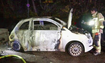 Einsatz der Feuerwehr Düsseldorf verhindert Brandausbreitung auf Emmastraße