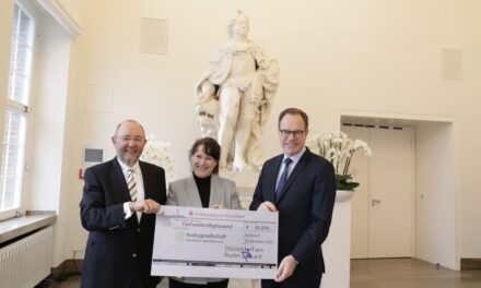 Verein “Düsseldorf am Ruder” unterstützt Krebsgesellschaft NRW