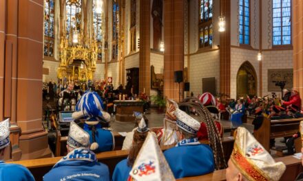 Buntes Treiben in der Kirche St. Peter – Karnevalsgottesdienst begeistert Gläubige