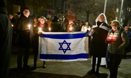 Solidarität in Düsseldorf: Zweite Mahnwache vor der Synagoge vereint über 1000 Menschen