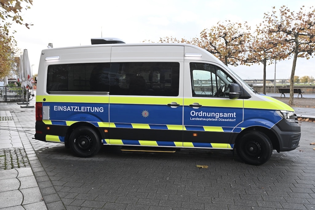 Ordnungsamt Düsseldorf stärkt Sicherheit mit neuem Einsatzleitwagen