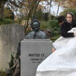 Ein neuer Mutter Ey-Grabstein — Eine Hommage an eine Düsseldorfer Ikone
