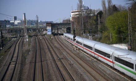 Unbefugte Notbremsung im ICE 925 führt zur Verfolgung und Festnahme eines 22-Jährigen
