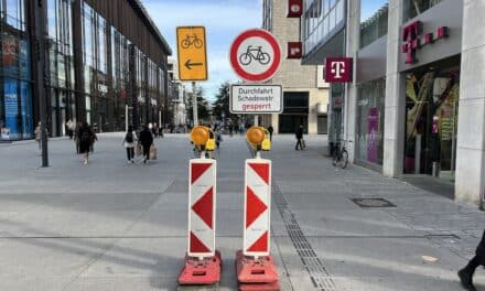 Umleitung für Radfahrer auf der Schadowstraße und der Kö während der Weihnachtsmärkte