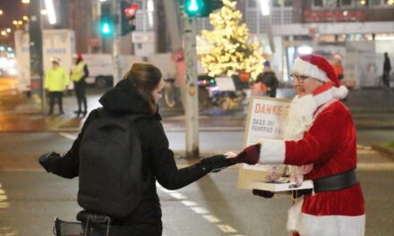 ADFC-Aktion am Nikolaustag: Zimtsterne und Mandarinen für tapfere Radfahrer in Düsseldorf