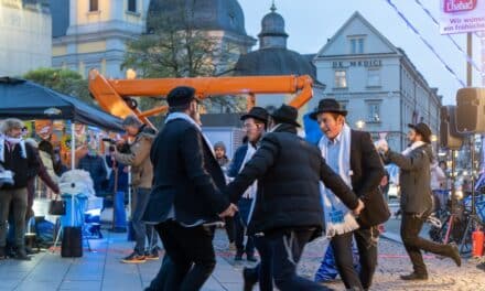 Die Jüdische Gemeinde Düsseldorf und Chabad Düsseldorf verbreiten Licht und Einheit beim gemeinsamen Chanukkafest