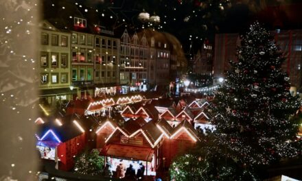 Düsseldorfer Innenstadt begeistert Besucher trotz Verkehrschaos — Polizei sorgt für Sicherheit am Adventssamstag