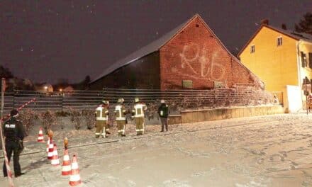 Abschlussmeldung: Einsturzgefährdetes Gebäude muss aufwendig abgestützt werden