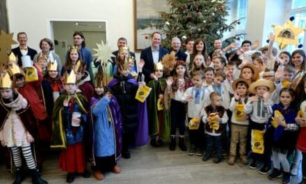 Sternsinger verbreiten Segen im Düsseldorfer Rathaus