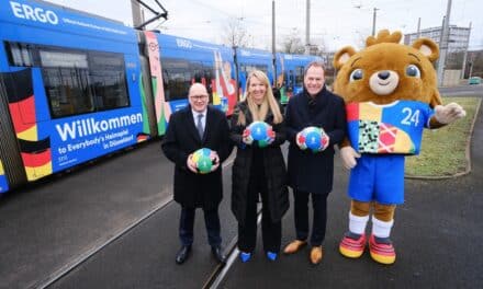 UEFA EURO 2024: Düsseldorf begrüßt Teilnehmerländer mit einzigartigen EM-Bahnen auf den Rheinbahnschienen