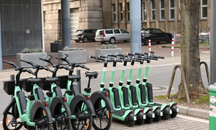 Stärkere Regulierung von E‑Scootern in Düsseldorf