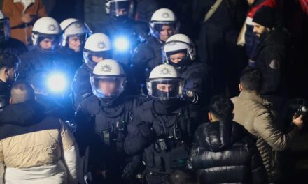 Silvester in Düsseldorf: Intensive Polizeieinsätze und vorläufige Bilanz zum Jahreswechsel 2023/2024