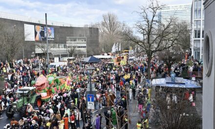 “Wat et nit all jöwt…” — 600.000 feierten beim Rosenmontagszug in Düsseldorf