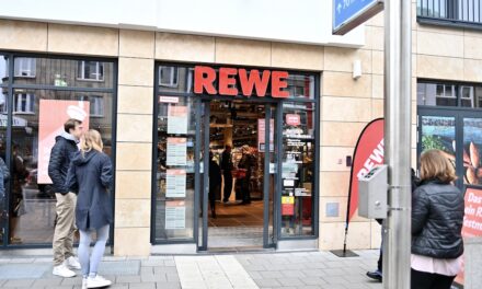 “REWE Markt am Wehrhahn eröffnet nach Umbau: Start von “Pick&Go” Testphase in Düsseldorf”