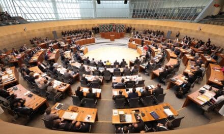 Landtag öffnet am Sonntag – Ausstellungen zu Willy Brandt und zu Heimat-Kunstwerken von Grundschulklassen