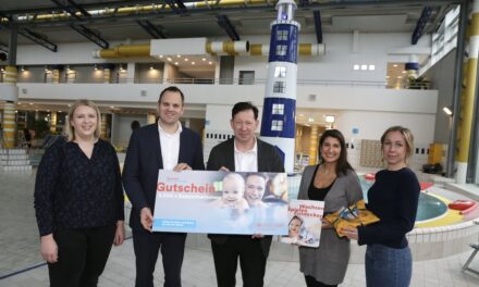 5.000 Babyschwimm-Gutscheine für die neuen “Düsselbabys”