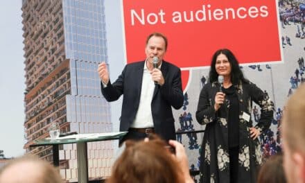 Messestand der Landeshauptstadt auf polis Convention eröffnet