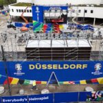 Aufbau der ersten Fan Zone in Düsseldorf am Schauspielhaus läuft