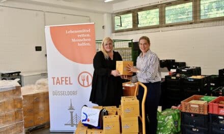 Altstadt Gemeinschaft spendet 1200 Liter Chocomel an die Tafel