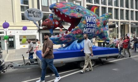 “Hunderte marschieren in Düsseldorf: Maifeier mit politischen Botschaften und Störungen”