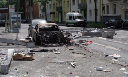 Tragisches Feuer in Flingern-Nord: Feuerwehr rettet Menschenleben, Polizei ermittelt