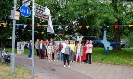 Straßenschild “Radschlägerweg” enthüllt