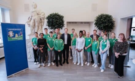 OB Dr. Keller dankt EURO-Volunteers aus den Partnerstädten und städtischen Auszubildenden
