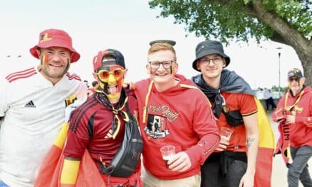 Viertes Spiel in der Landeshauptstadt — Friedliche und ausgelassene Stimmung an der längsten Theke der Welt
