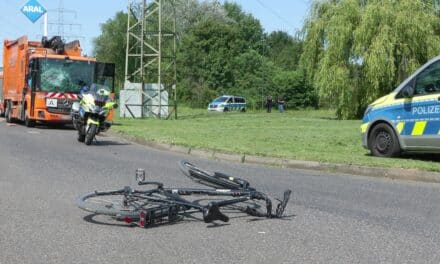 Schwerer Verkehrsunfall — Lkw gegen Fahrrad