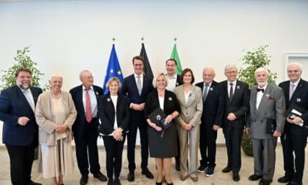 Ministerpräsident Hendrik Wüst verleiht den Verdienstorden des Landes Nordrhein-Westfalen an elf Persönlichkeiten