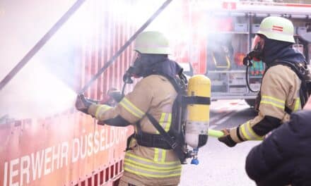 Wenn der Christbaum Feuer fängt: Feuerwehr klärt über Gefahren in der Vorweihnachtszeit auf