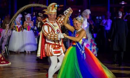 Glanzvoller Regenbogenball: Ein royales Spektakel in der Rheinterrasse
