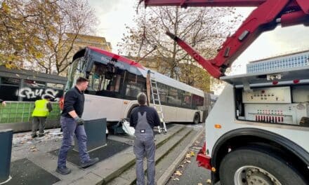 Busunfall am Worringer Platz: Fahrer erleidet medizinischen Notfall