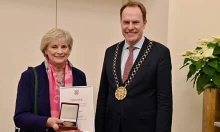Ehrung für Engagement: Gisela Wiemer erhält den Martinstaler im Düsseldorfer Rathaus