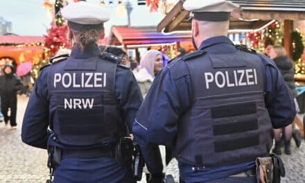 Polizist in Freizeit verhindert Taschendiebstahl auf Weihnachtsmarkt – Zwei Verdächtige festgenommen
