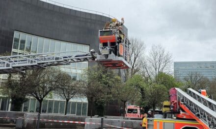 Erfolgreiche Adventssammlung der Feuerwehr Düsseldorf: Engagement für den guten Zweck
