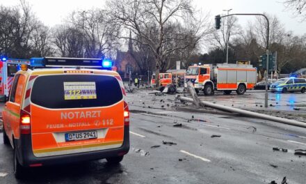 Folgemeldung: Tödlicher Verkehrsunfall am Verteiler Nordfriedhof – Weiterer Fahrzeuginsasse verstorben