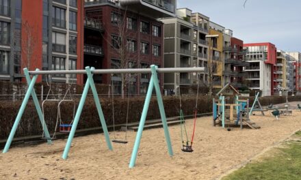Städtische Auszubildende haben Spielplatz im Berty-Albrecht-Park saniert