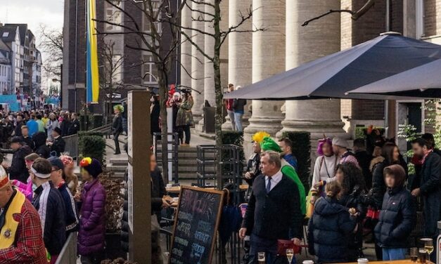 Feiern Sie den Rosenmontag stilvoll in der Hofburg des Düsseldorfer Prinzenpaares!