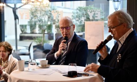 Professor Dr. Rolf Michael Klein im Gespräch mit Düsseldorfs bekanntem Netzwerker Heribert Klein